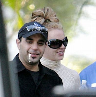 wenn1653283  oPt - Britney Spears' Multiple Personalities to Blame for Bizarre Behavior