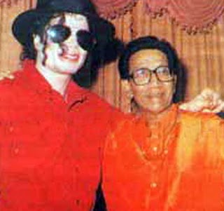 28a3ke9 - Michael Jackson and Shiv Sena