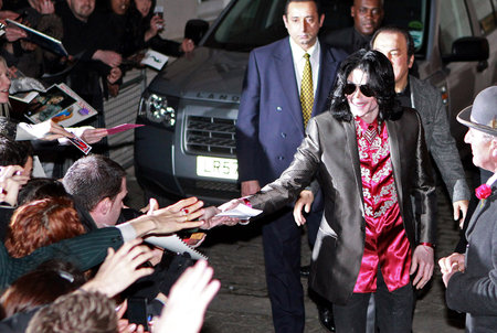 post image michael jackson london - Michael Jackson's Fans and the Press