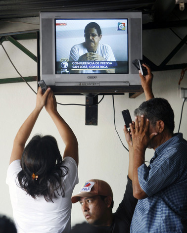 PHO 09Jun29 167648 - Honduran Junta Murdering Journalists
