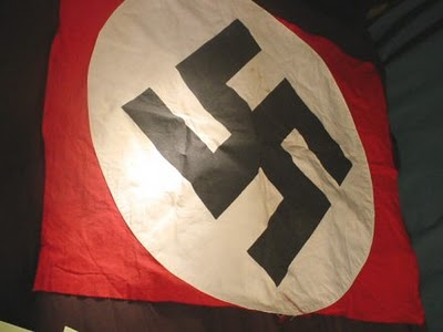 swastikaflagcenter01 - Star's Dad Joins Accused Nazi, Fraudster in Extradition Fight