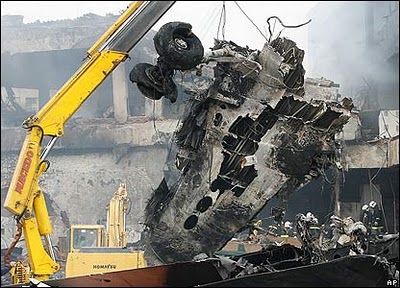44007382 wrecklift ap416 - Brazil TAM Airline Crash (Updated)
