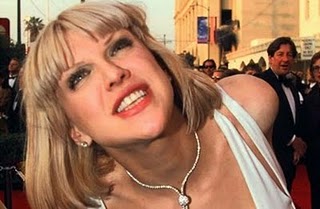 love460 - Courtney Love Flees to NY after Alleged Staffer Conspiracy